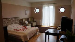 Отели типа «постель и завтрак» Dworek Biesiadny Radzewice Двухместный номер с 1 кроватью-11